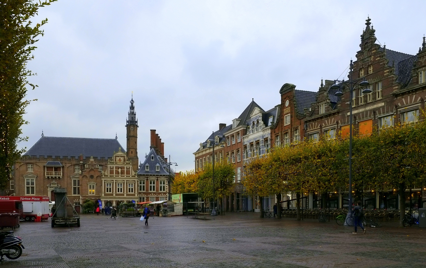 Grote Plaats mit Stadhuis