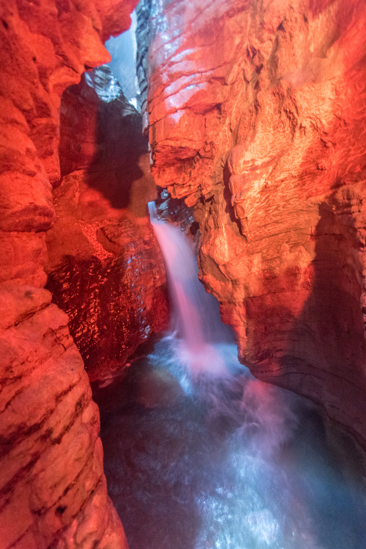 Grotta Cascata Varone