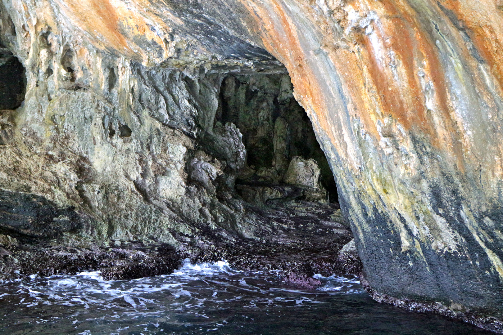 GROTTE AM MEER