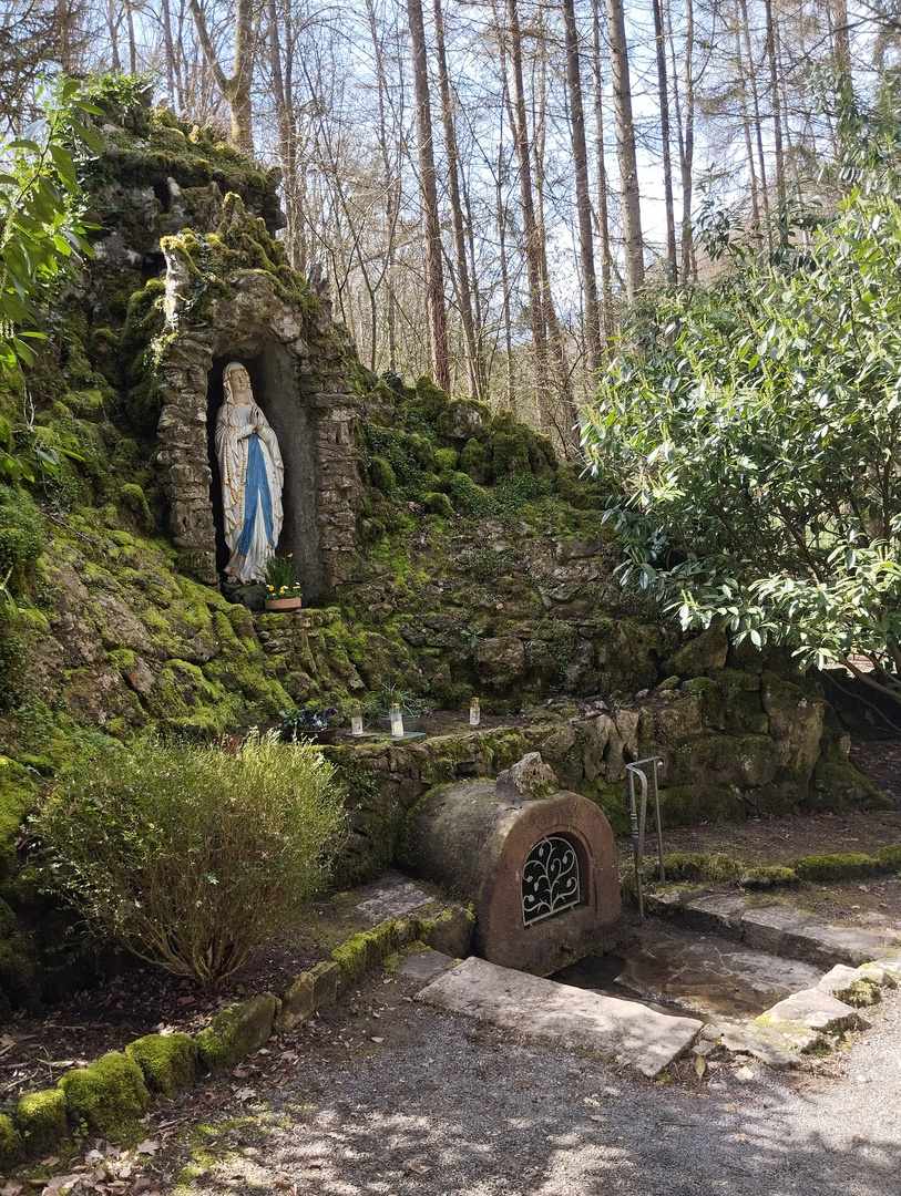 Grotte bei der Kapelle Terzenbrunn in Arnshausen 