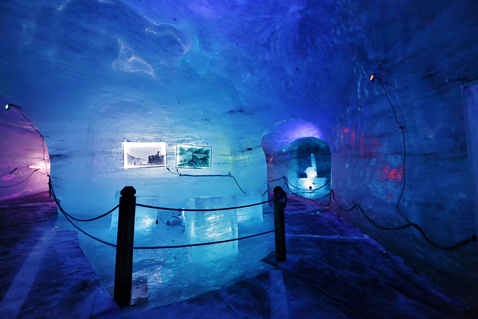 Grotte de la Mer de Glace 2