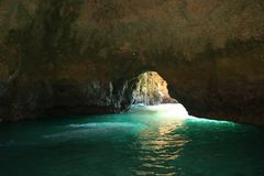 GROTTE IM MEER