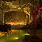 Grotte mit Wasserfall im Schloss Linderhof. König Ludwig II. liebte Grotten. Die künstliche...
