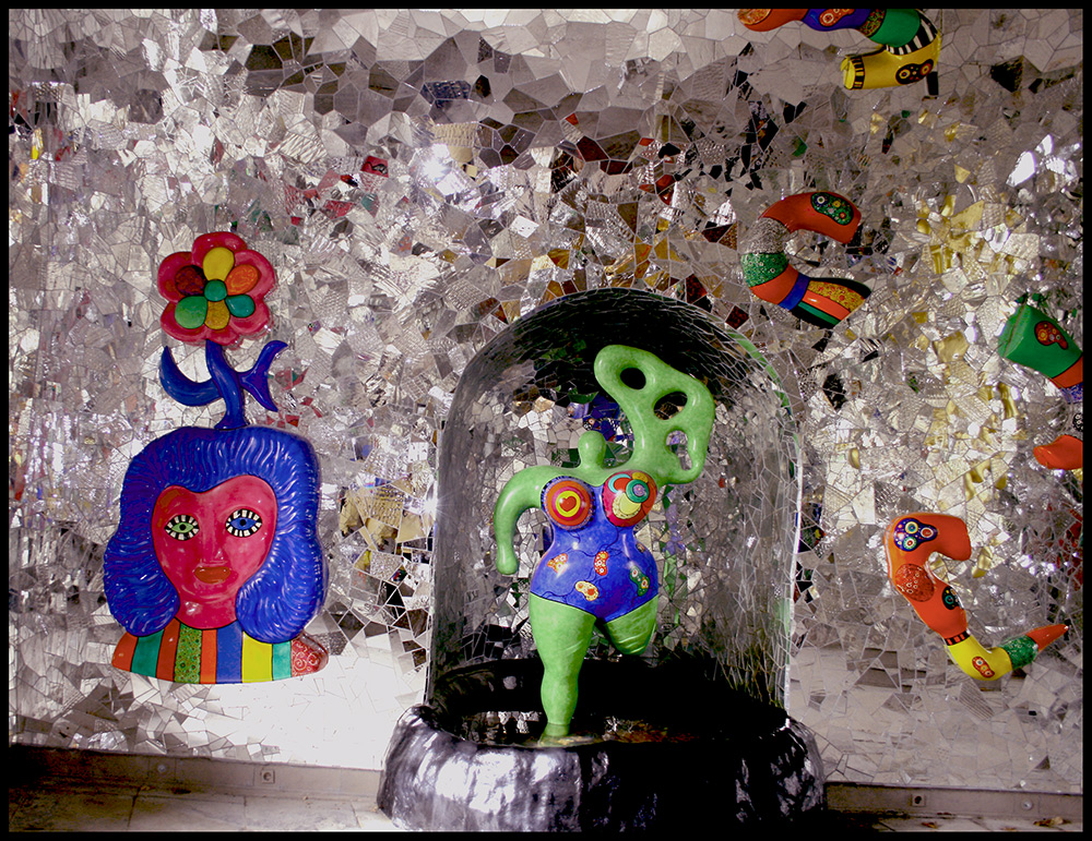 Grotte von Niki de Saont Phalle 2