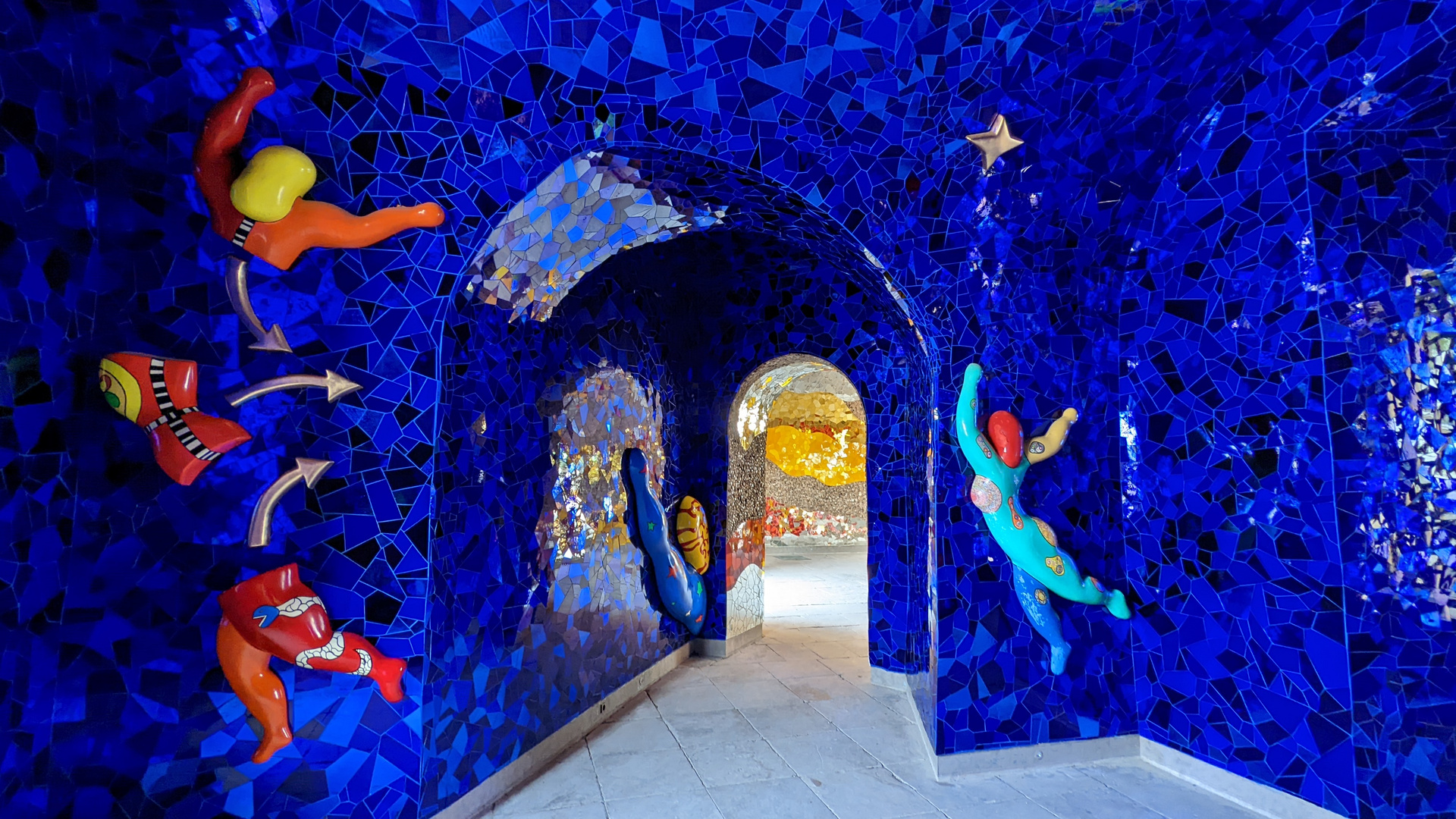 Grotte von Nikki de Sant Phalle in den Herrenhäuser Gärten, Hannover