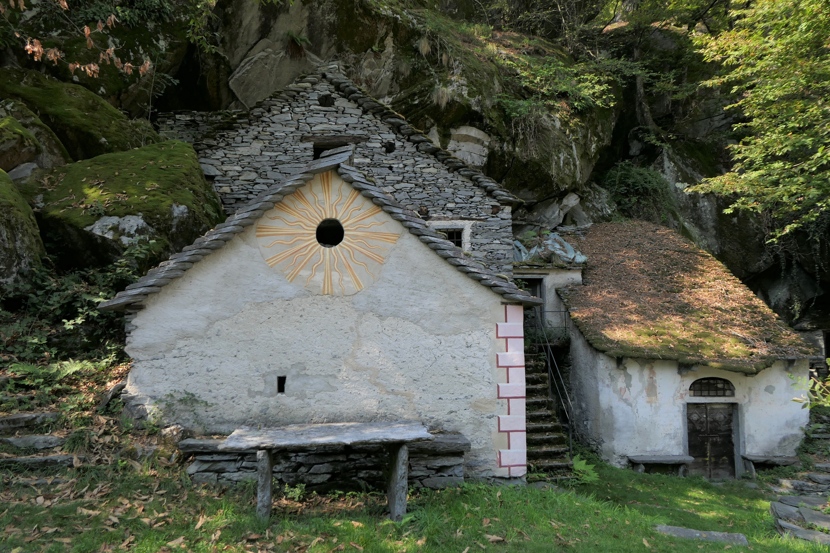 Grottiwanderung im Maggiatal