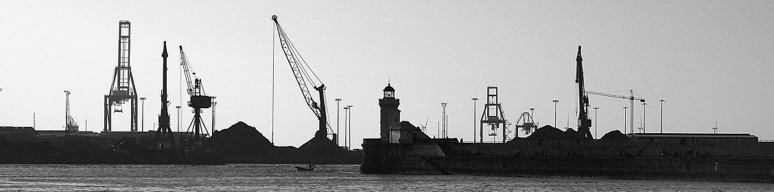 Gruas en el Puerto