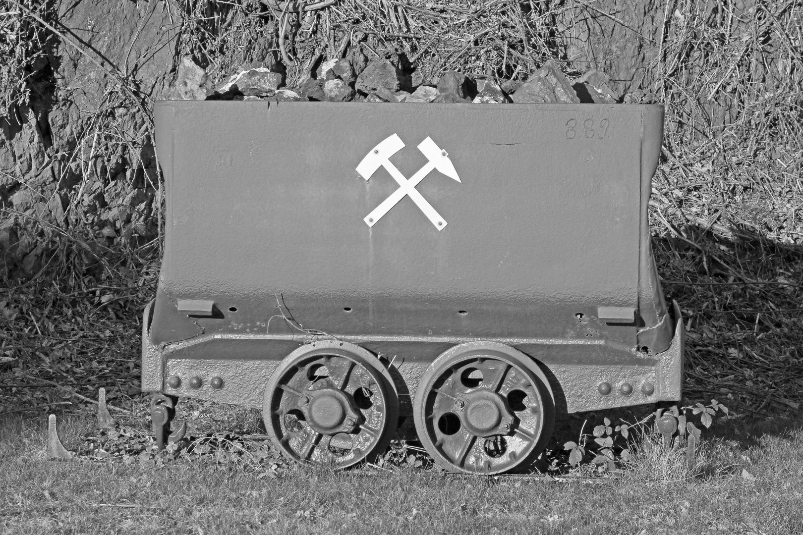 Grubenwagen von Grube Hellmannskaute in s/w