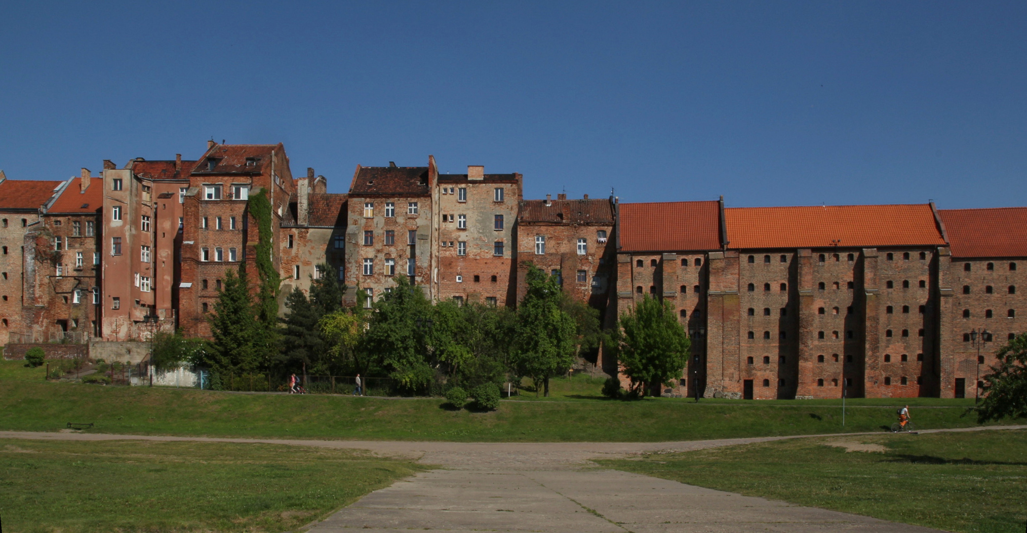 Grudziadz - alte Speicher vom Weichselufer aus gesehen