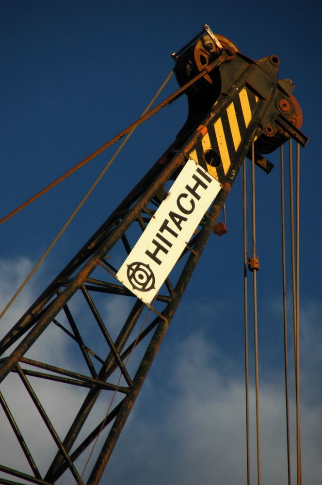 Grue "HITACHI" sur le port de Cassis (Var, France)