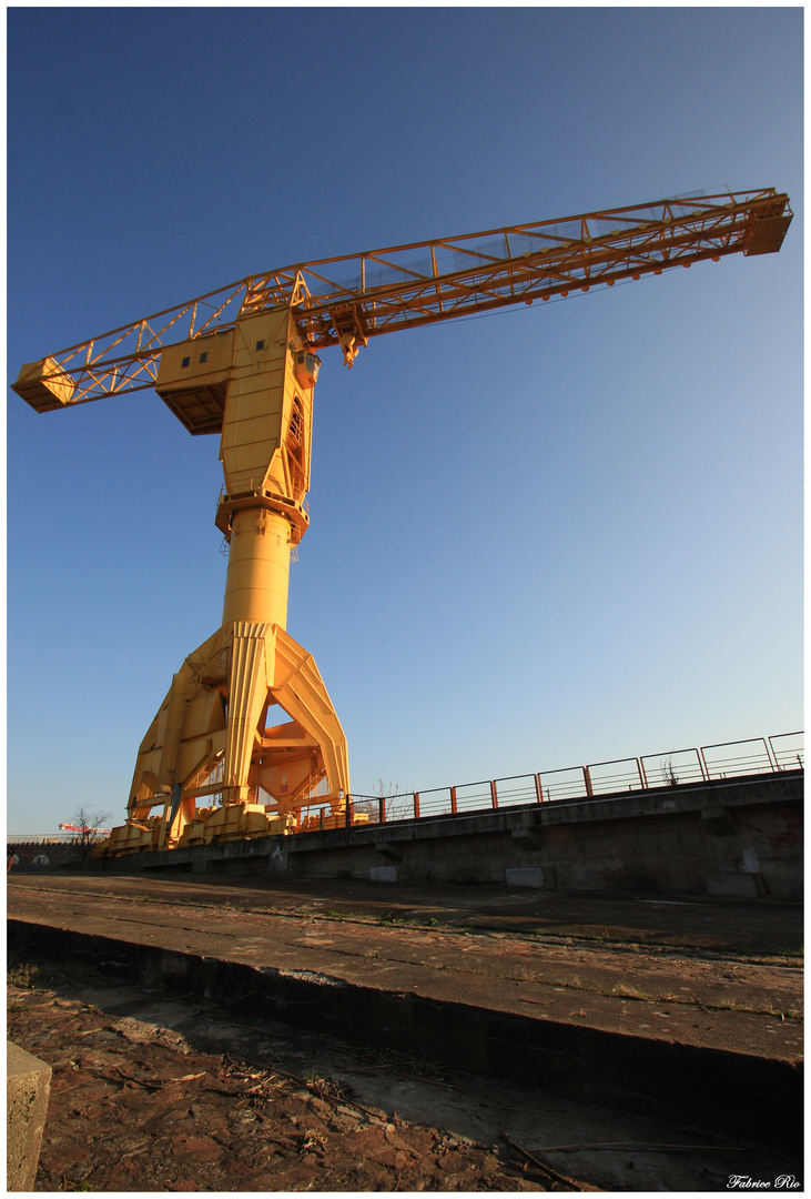 Grue Titan Jaune Nantes photo et image industrie Grue Titan Jaune Nantes photo et image industrie