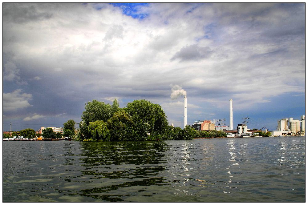 Grün mit Wasser vor Energie