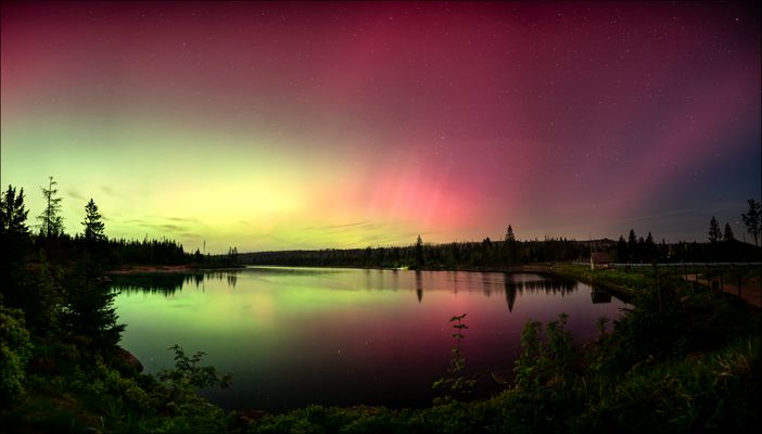 * Grün Rotes Oderteich Leuchten *