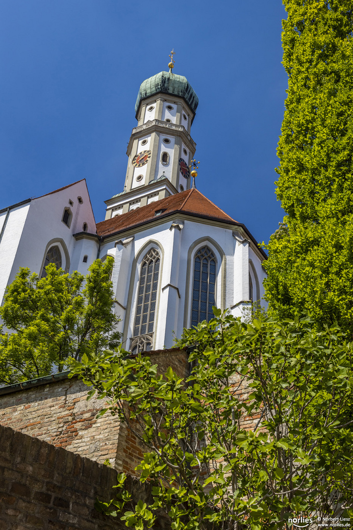 Grün um die Ulrichsbasilika