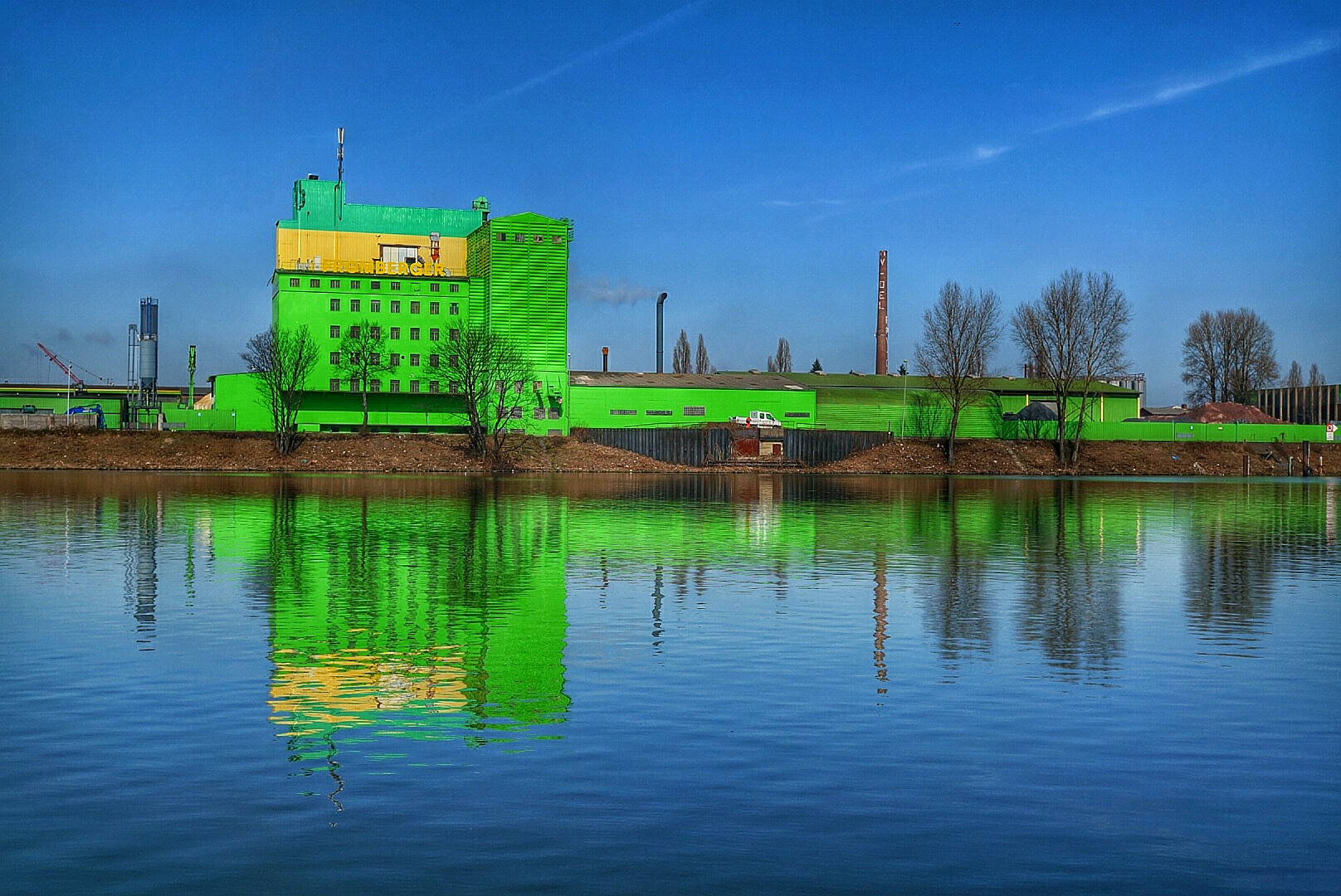 Grün und blau