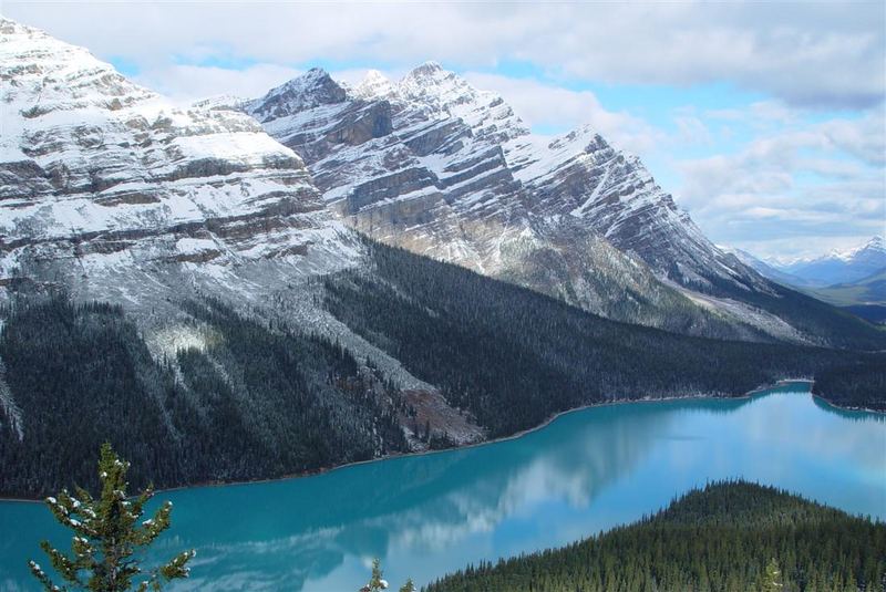 grün war der See, entlang des Icefield Parkways