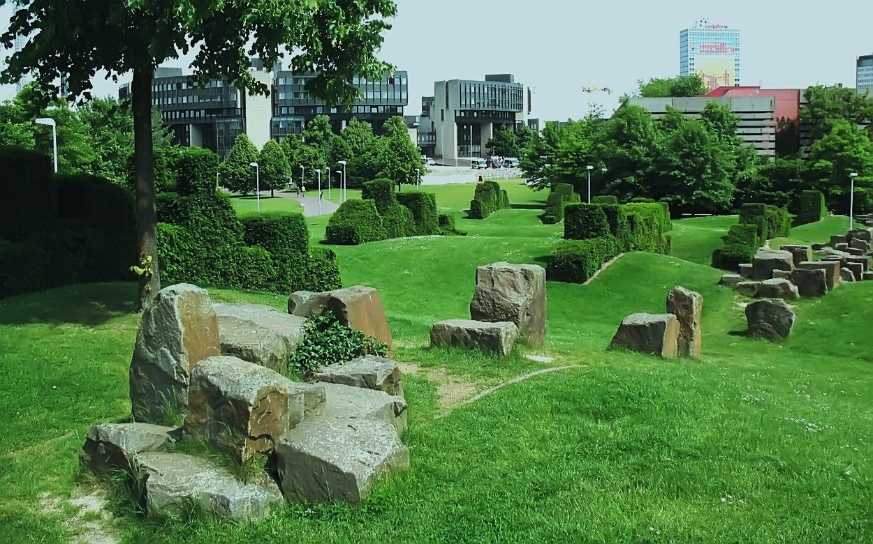 Grünanlage am Düsseldorfer Landtagsgebäude