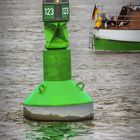 Grüne Boje – grünes Boot