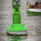 Grüne Boje – grünes Boot