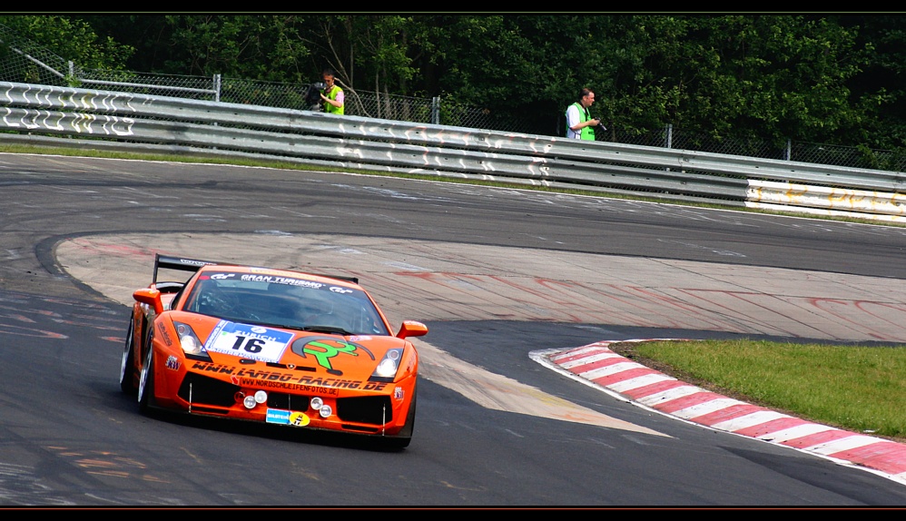 Grüne Hölle07 - Orangener Lambo