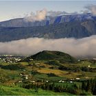 Grüne Kraterlandschaft