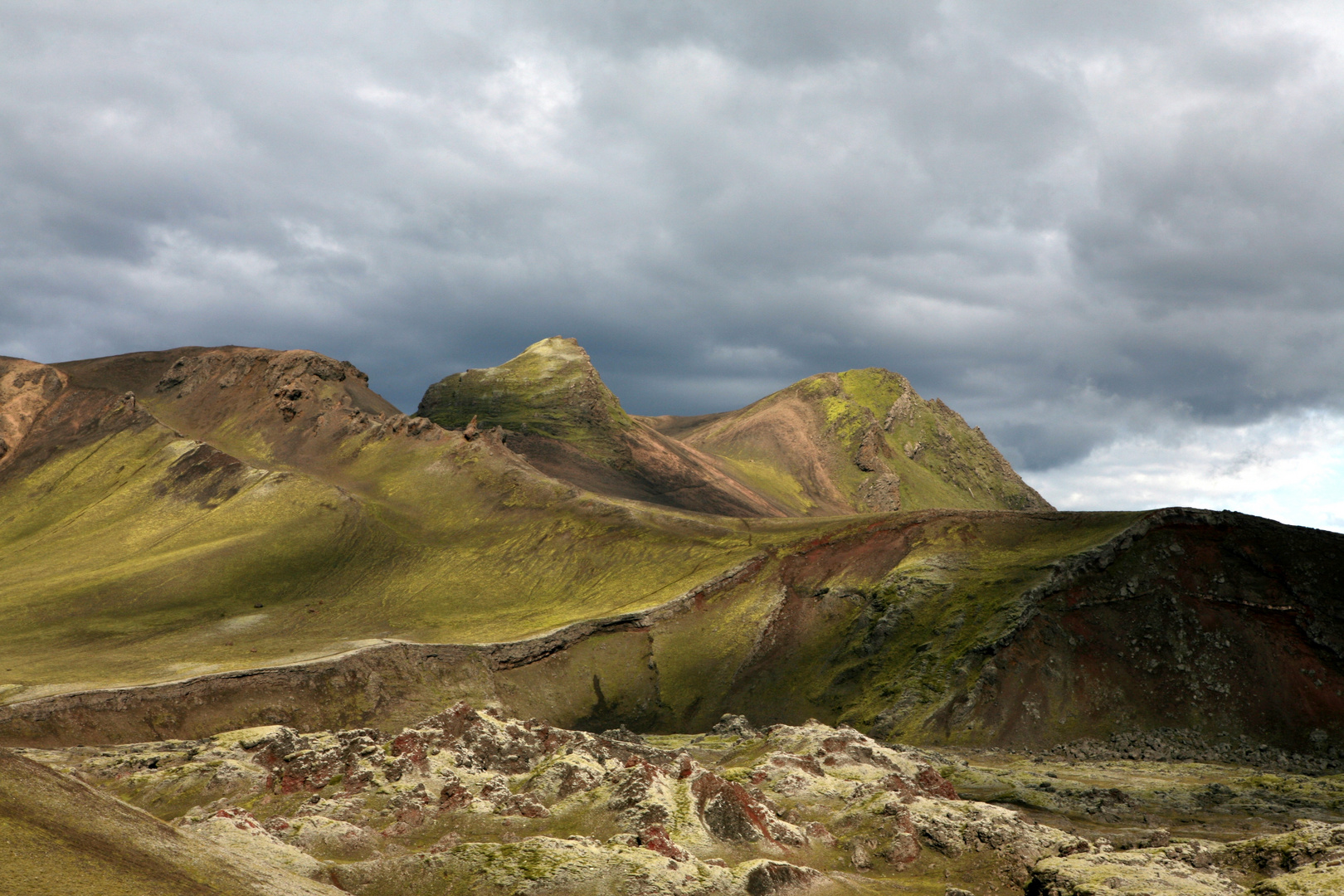 grüne-Lava-Mond-Landschaft