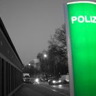 "grüne Polizei" in schwarz/weiß