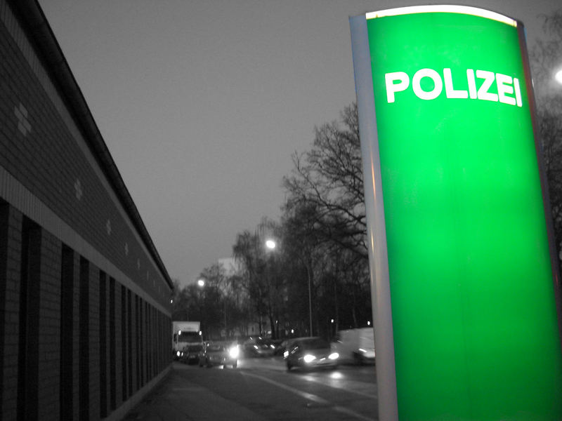 "grüne Polizei" in schwarz/weiß