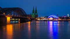 Grüner Dom zur blauen Stunde