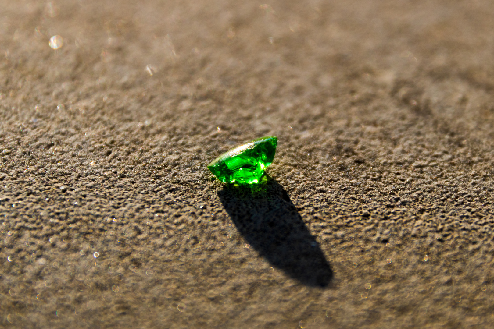 grüner Edelstein Foto & Bild | abstraktes, makro, licht Bilder auf