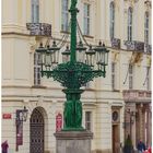 Grüner Kandelaber am Schlossplatz in Prag