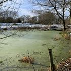 Grüner See im Schnee