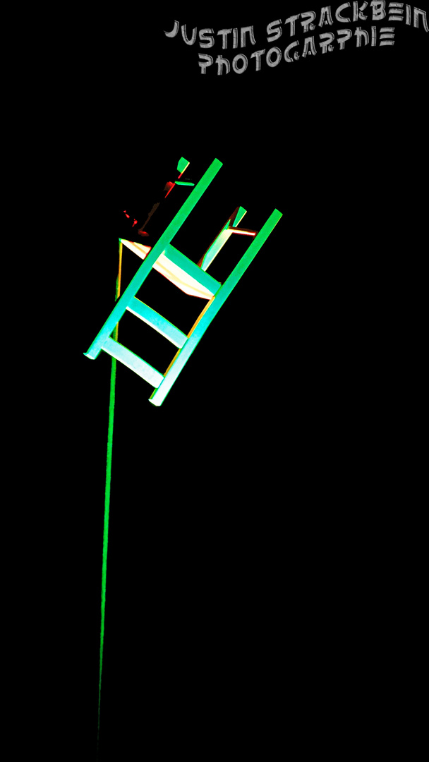 Grüner Stuhl in Schwarzer Nacht