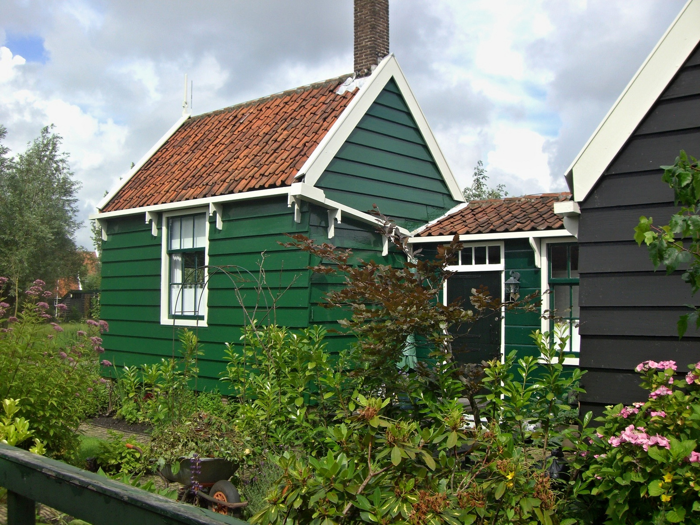 grünes Haus im Grünen