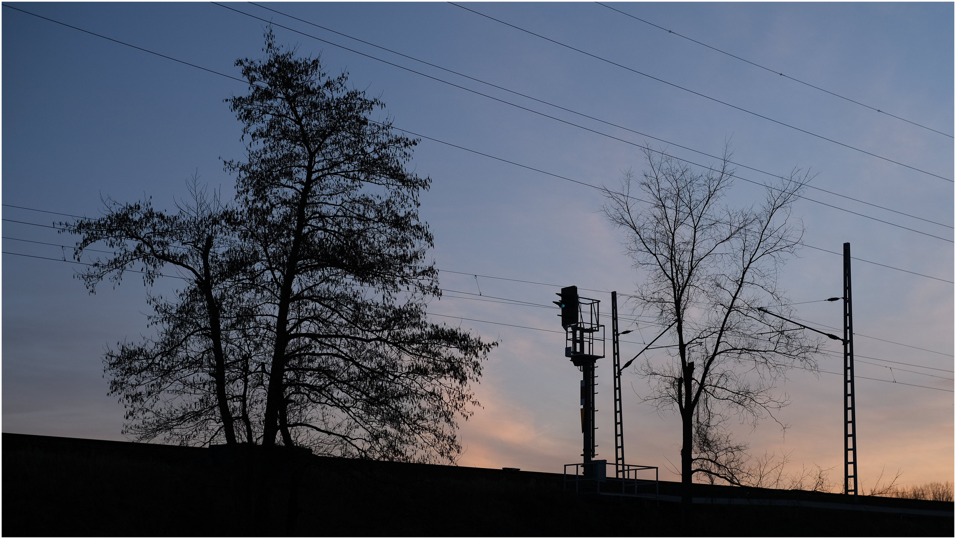 Grünes Licht am Abend