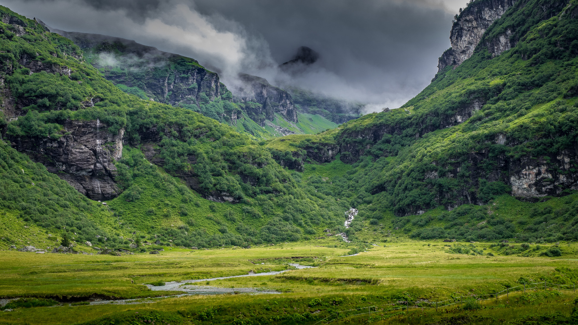 Grünes Tal Foto & Bild wolken, natur, landschaft Bilder auf