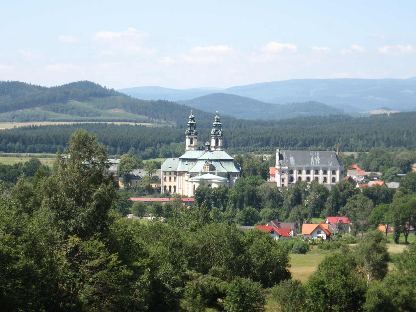 Grüssau, Kloster vom Annaberg aus gesehen, 2007