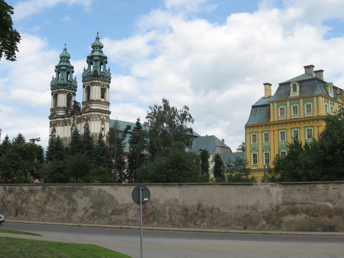 Grüssau, Marienkirche und Klostergebäude 2009