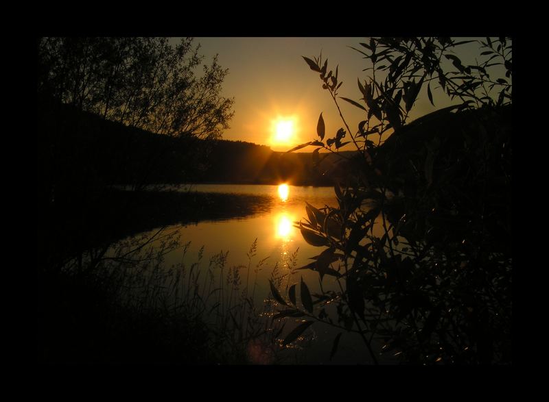 Grüße der untergehenden Sonne von der Saar