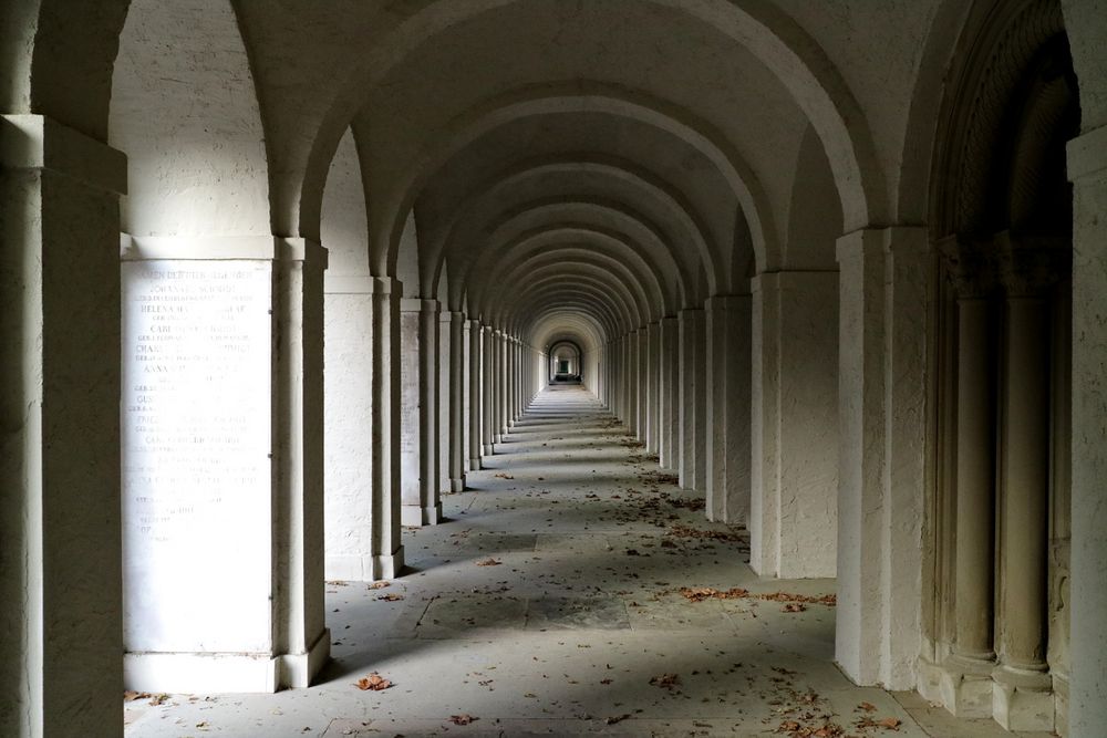 Gruftengang auf dem Frankfurter Hauptfriedhof