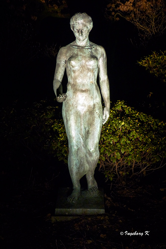 Grugapark - Frauenstatue