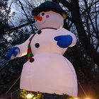Grugapark - Lichterwochen - Ein Schneemann als Erinnerung an den abziehenden Winter