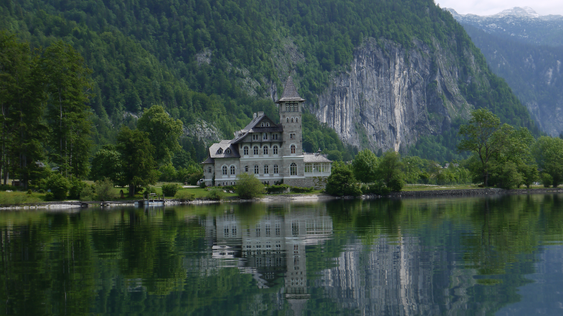 Grundlsee Schloss mit Gössler Wand