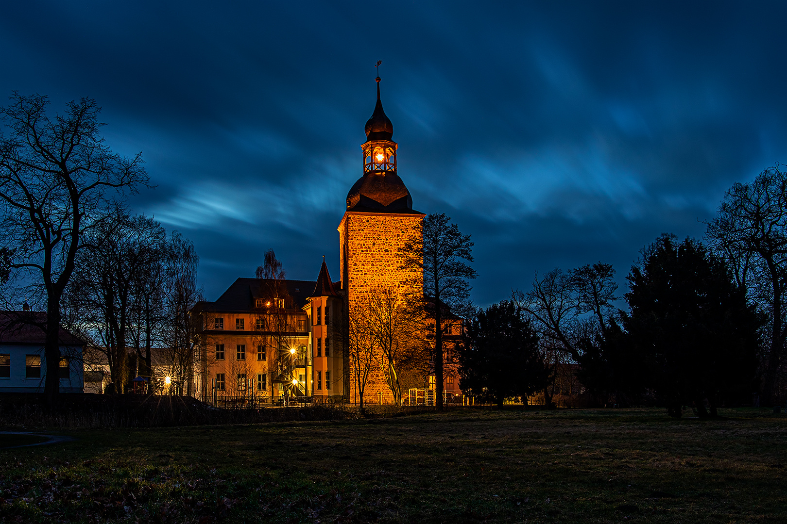 Grundschule mit Bergfried...