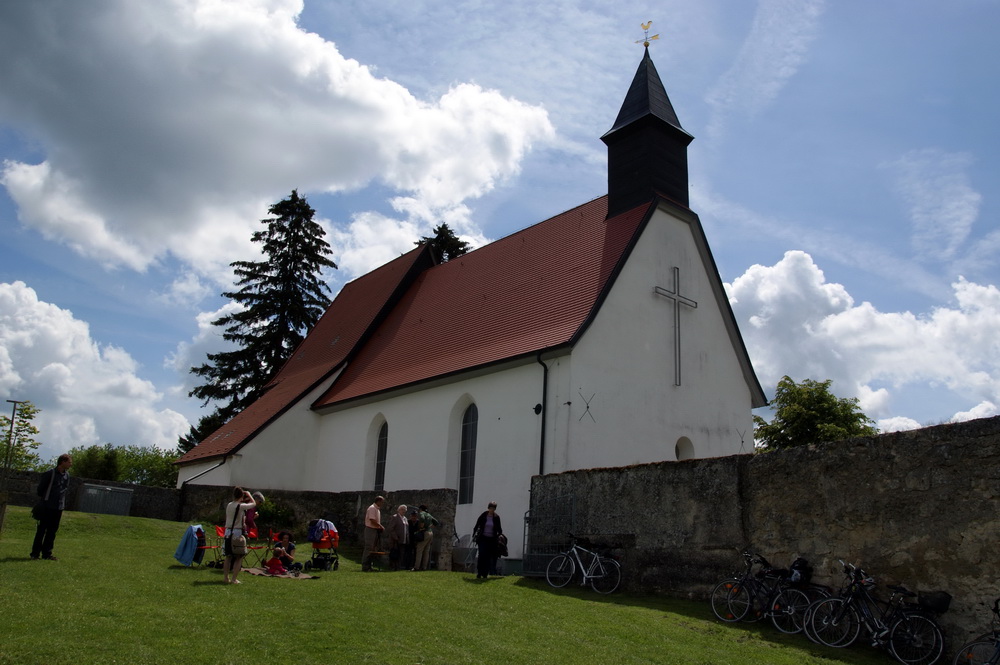 Gruorn, Kirche am Pfingstsonntag