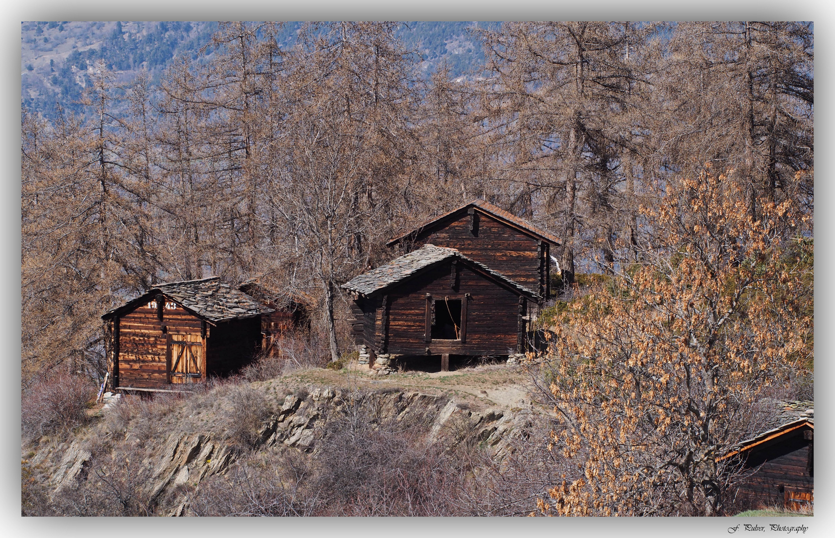 Gruppe von Walliser-Häusern