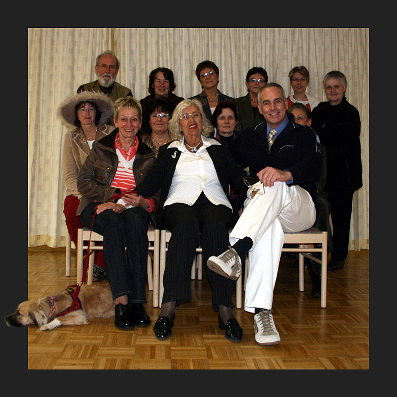 Gruppenbild mit Hunde-Dame  . . .