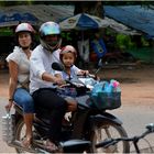 Gruppenbild mit Moped