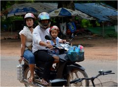 Gruppenbild mit Moped