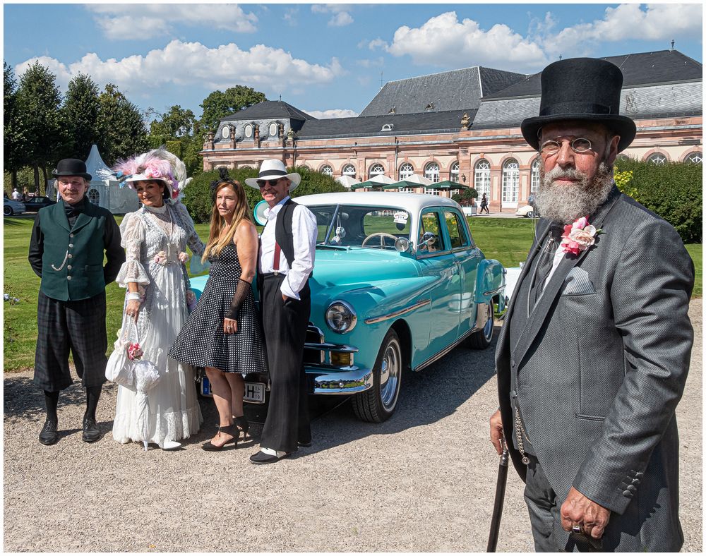 Gruppenbild mit Oldtimer !